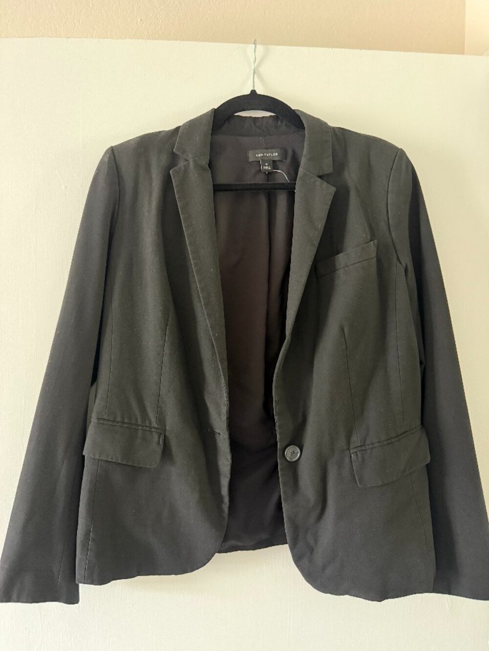 Ann Taylor Black Blazer – Size 6 (Classic Tailored Jacket)